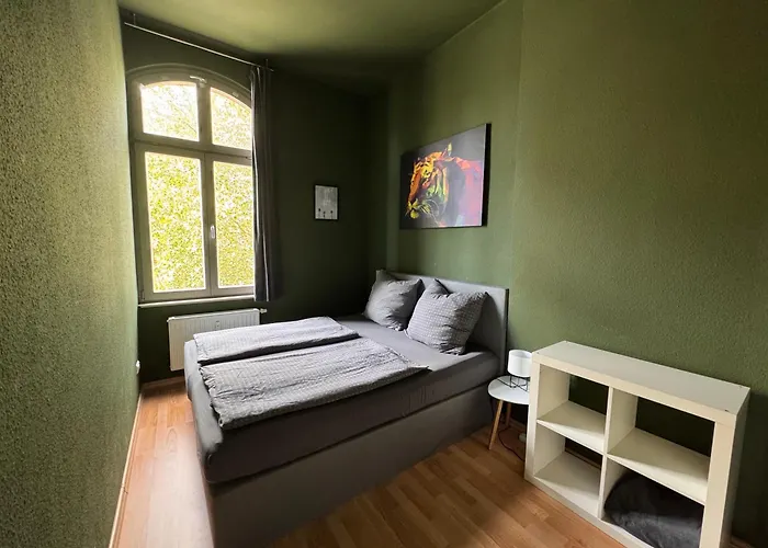 Charlotte Nahe Der Elbe Mit Kostenlosem Parkplatz Vor Der Tür Magdeburg