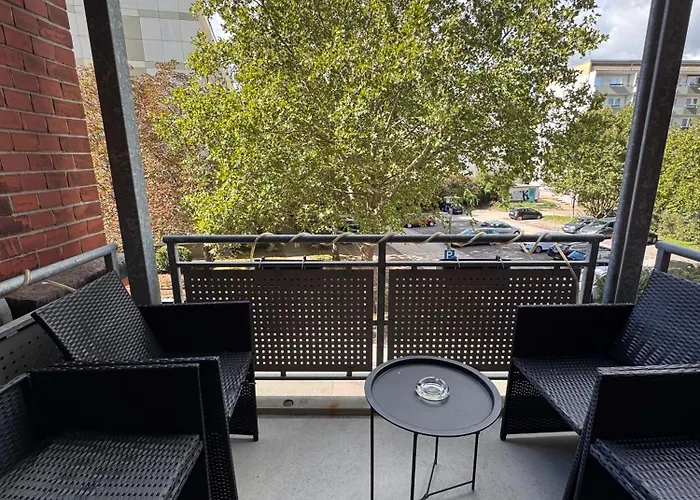 Charlotte Nahe Der Elbe Mit Kostenlosem Parkplatz Vor Der Tür Apartment